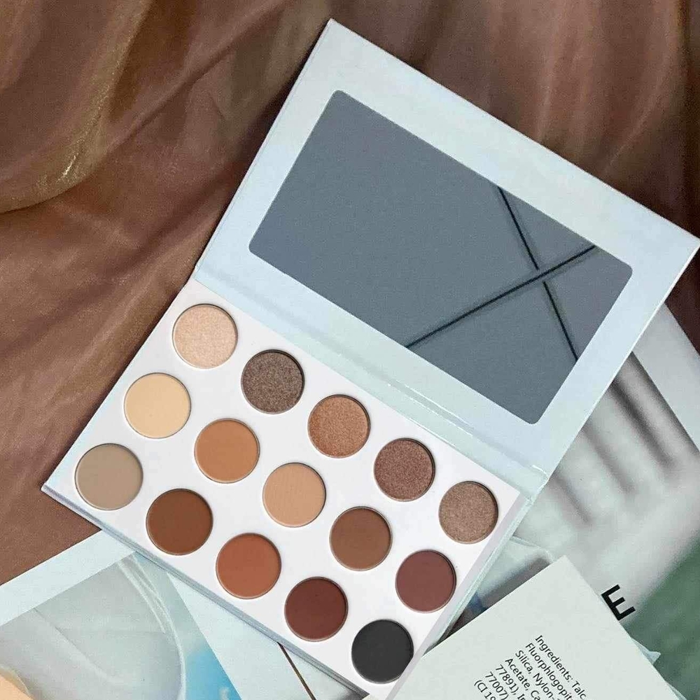 Cream and Brown Eyeshadow Palette with Matte and Shimmer Finishes